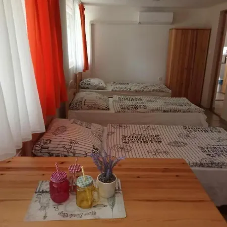 Апартаменты Koeroestorok Apartmanhaz