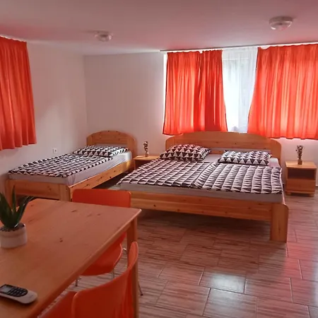 Апартаменты Koeroestorok Apartmanhaz