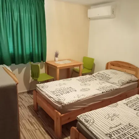 Апартаменты Koeroestorok Apartmanhaz