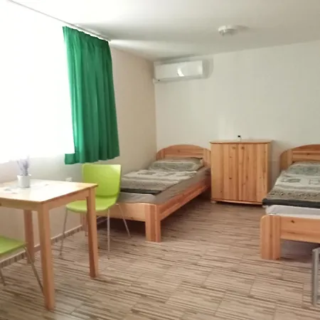 Koeroestorok Apartmanhaz Апартаменты Чонград