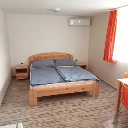 Apartman Koeroestorok Apartmanhaz Csongrád