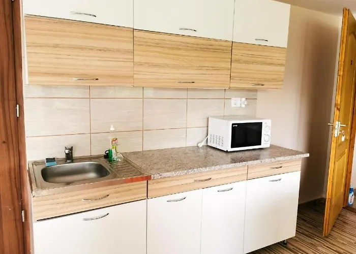 Koeroestorok Apartmanhaz *