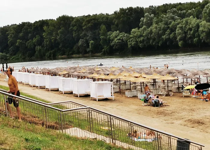 Koeroestorok Apartmanhaz Csongrád